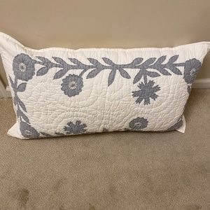 POTTERY BARN Quilted Lilo Sham King size. Measures 20” x 36”.